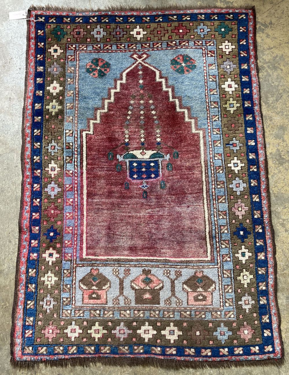A Turkish prayer rug, 134 x 94cm